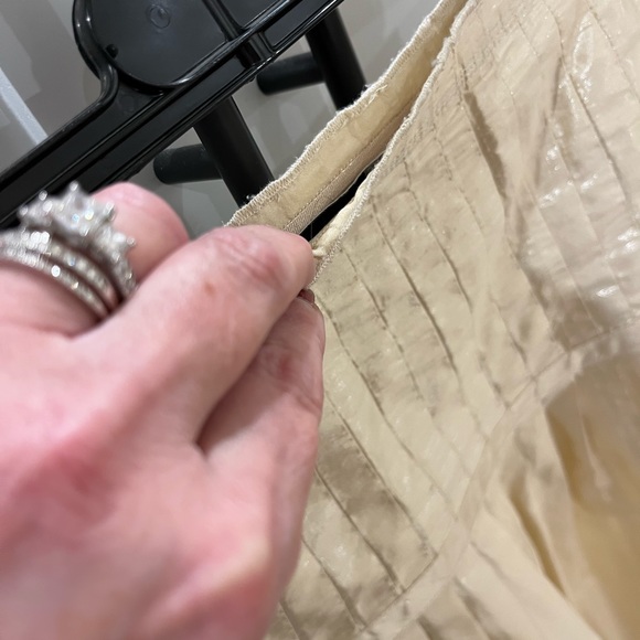 ABSOLUTELY STUNNING 💃 HOLT RENFREW Cream Coloured Raw Silk Skirt - size 8 - Picture 8 of 11